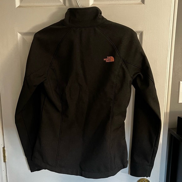 The North Face Softshell Jacket - Picture 9 of 10